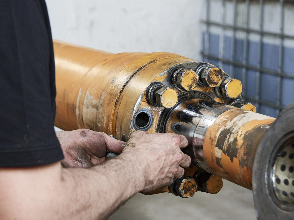 Reparación de botellas hidráulicas